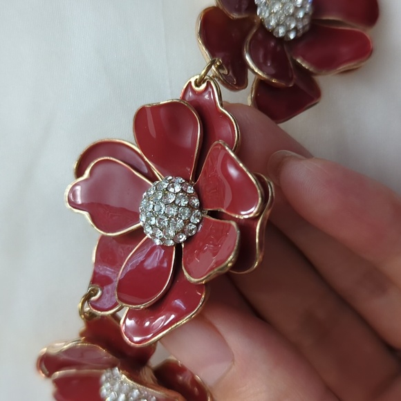 Red flower Necklace - Picture 2 of 3